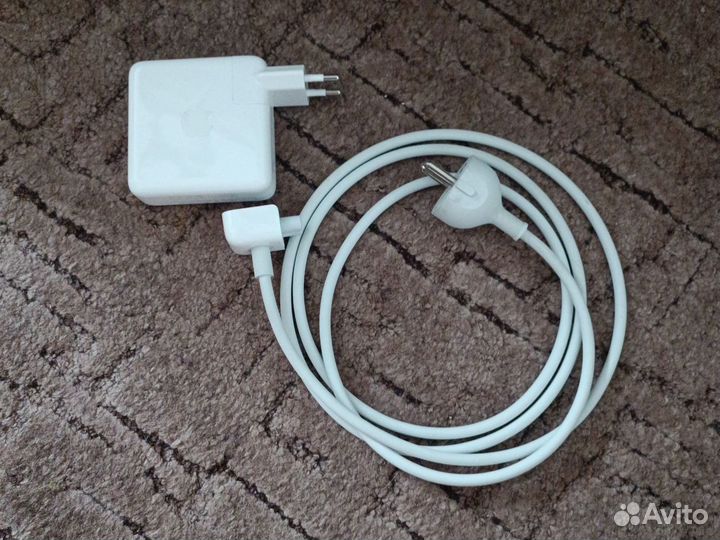 61w USB-C power adapter Apple