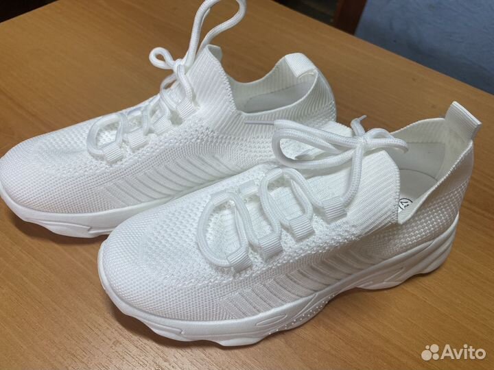 Кроссовки белые летние 37