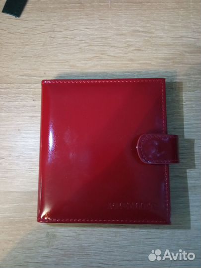 Кредитница глянцевая кожа