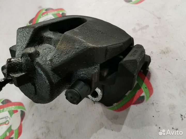 Суппорт передний левый Ford Focus 3