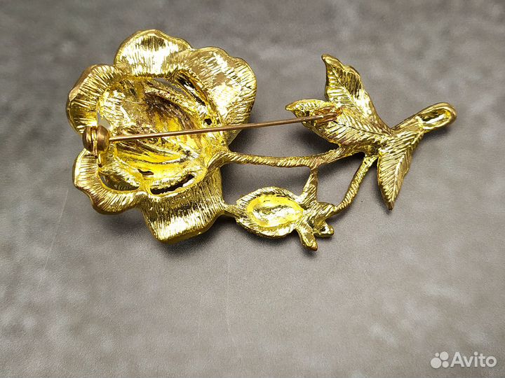 Брошь 