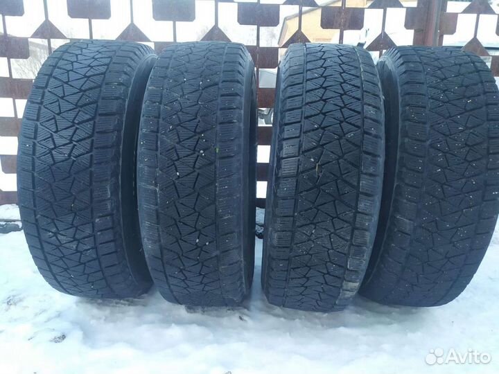 Bridgestone Blizzak DM-V2 225/65 R17