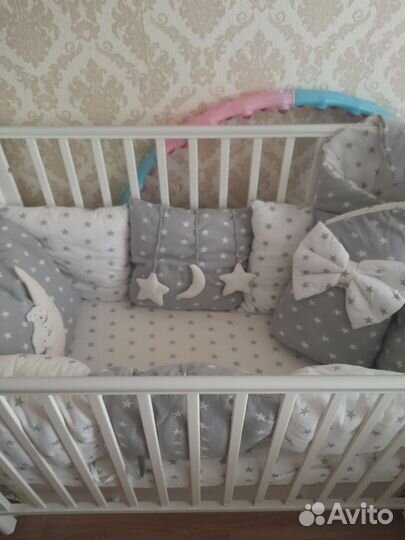 Детская кроватка с маятником и ящиком