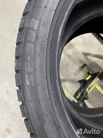 Delinte DV2 215/55 R17 94T