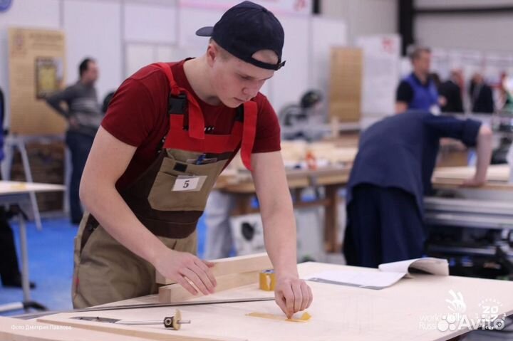 Работник в мастерскую зеркал