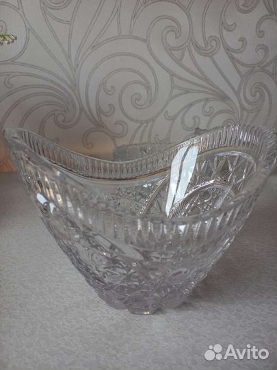 Большая хрустальная ваза