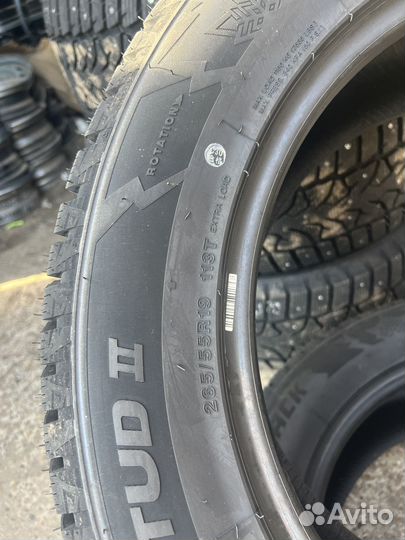 Royal Black Royal Stud II 265/55 R19