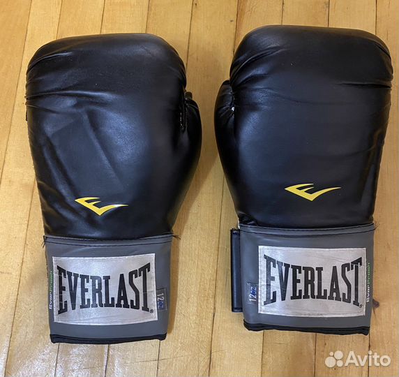 Спортивные принадлежности, перчатки, шлем