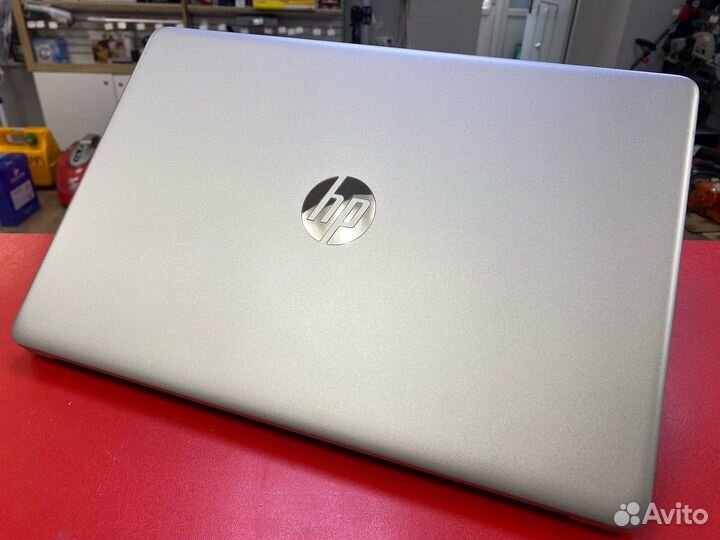 Ноутбук HP Intel core i3-7020u GeForce 110mx