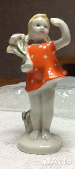 Фарфоровая статуэтка девочка с цветами лфз