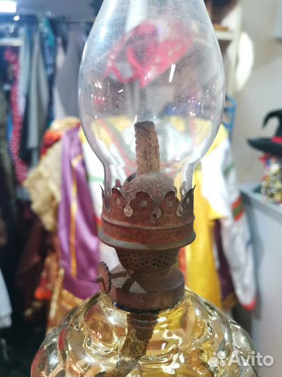 Старинная лампа на ножке керосиновая Двухцветная