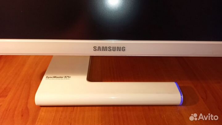 Монитор Samsung SyncMaster 971p 19