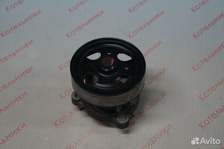 Nissan 21010-6N225 Насос водяной