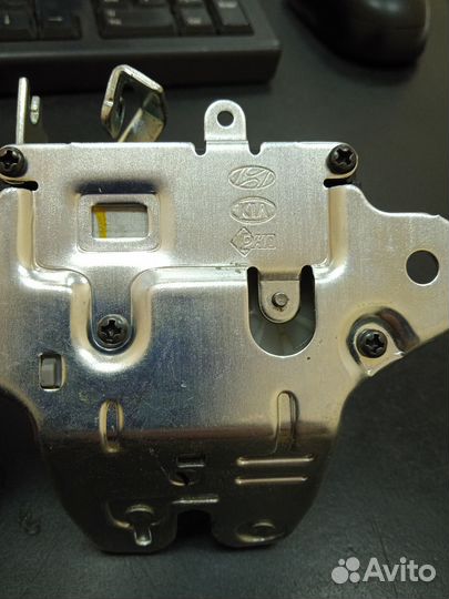 Замок багажника Киа Рио 4