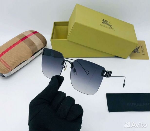 Солнцезащитные очки женские Burberry
