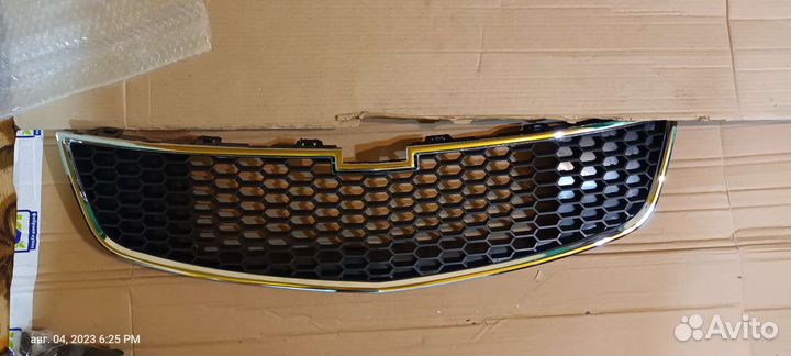 Решетка радиатора Шевроле Круз