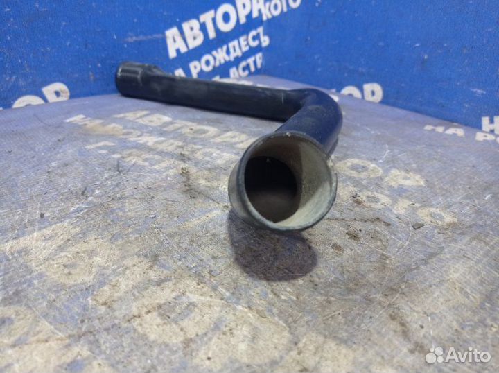 Заливная горловина бензобака Audi A8 седан ABZ