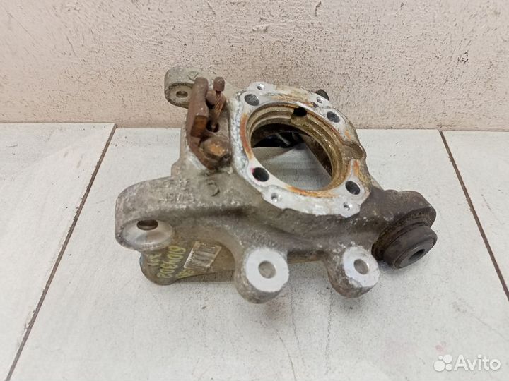 Кулак задний правый бмв