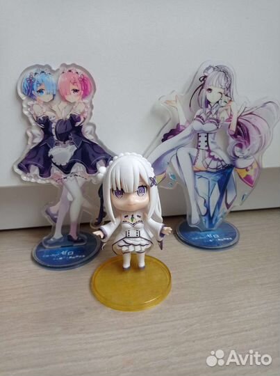 Стэнды аниме Re:zero и фигурка Эмилии