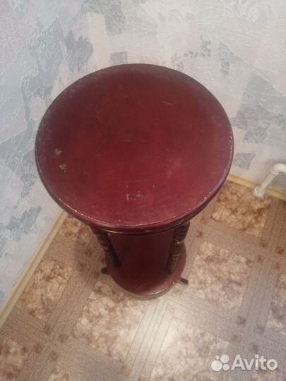 Подставка под цветы из дерева