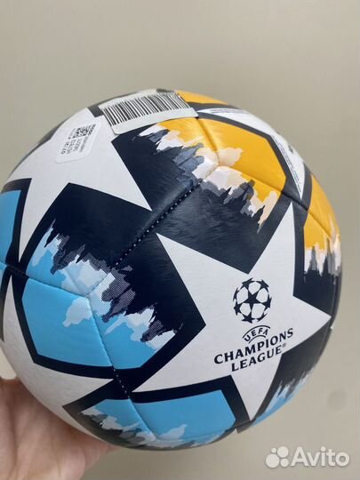 Футбольный мяч adidas UCL Training Football