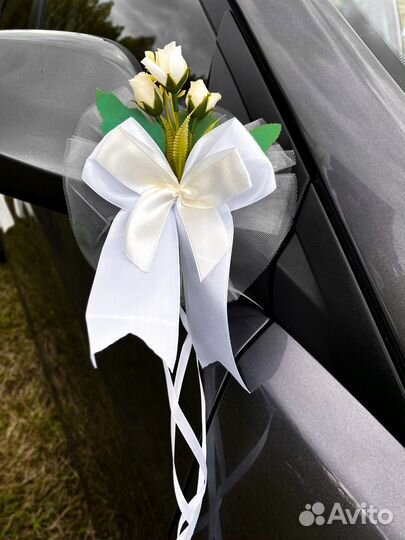 Свадебное украшение на автомобиль