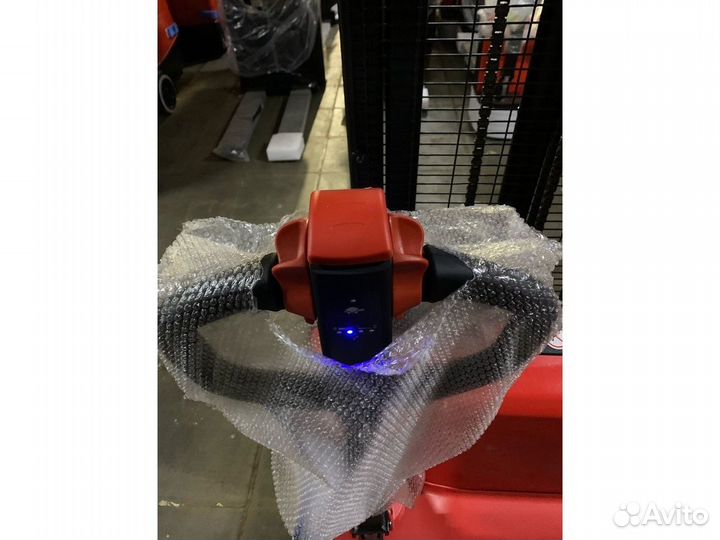 Штабелер самоходный SB12