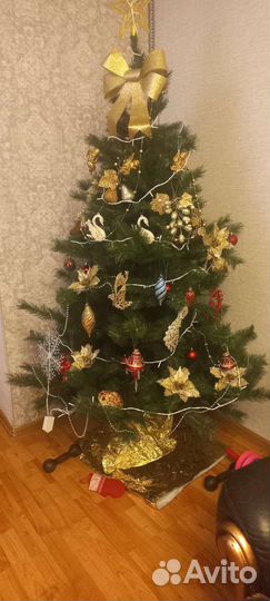 Елка искусственная 180 см с шишками