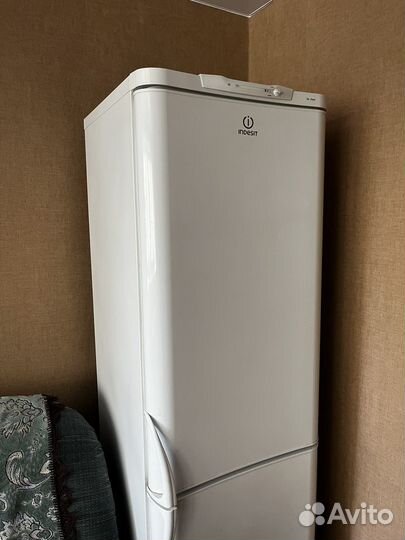 Холодильник indesit