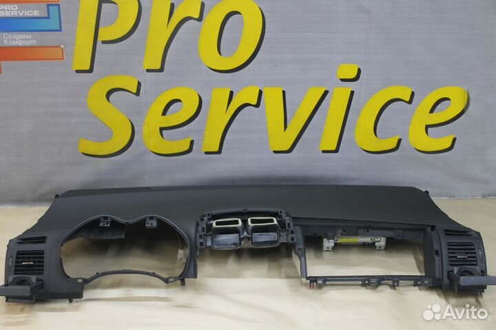 Торпедо Toyota Auris панель приборов