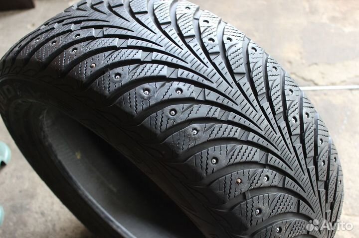 Goodyear UltraGrip Extreme 245/50 R18 100T