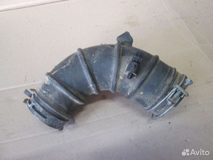 Патрубок воздушного фильтра toyota Rav 4 II 2000-2005