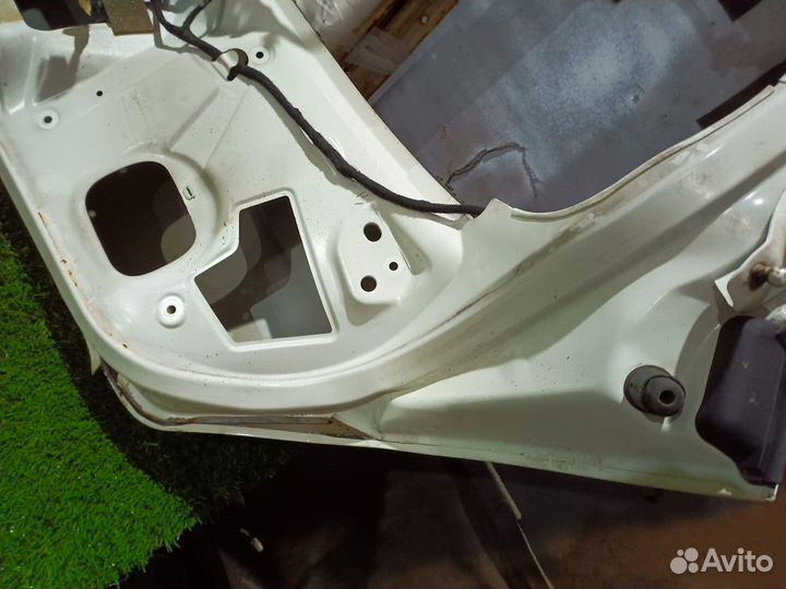 Крышка багажника Peugeot 308