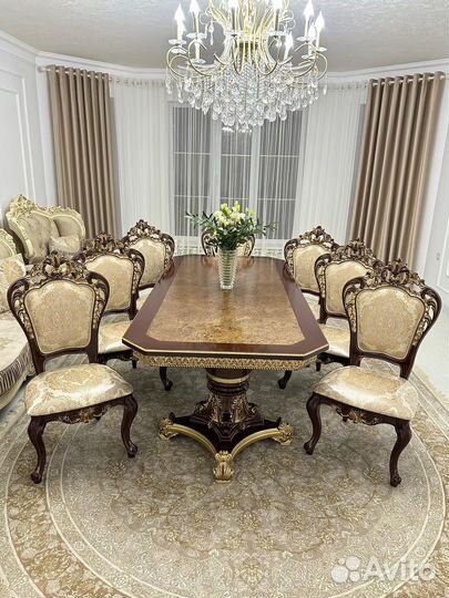 Стол обеденный