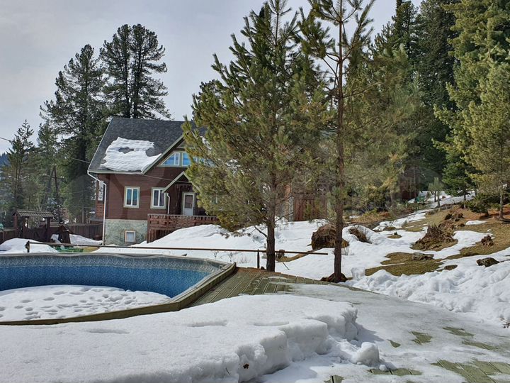 Усадьба с гостевыми домами, 500 м²