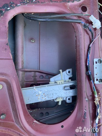 Передняя левая дверь suzuki grand vitara