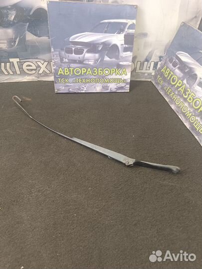 Поводок дворника левый VW Golf 4