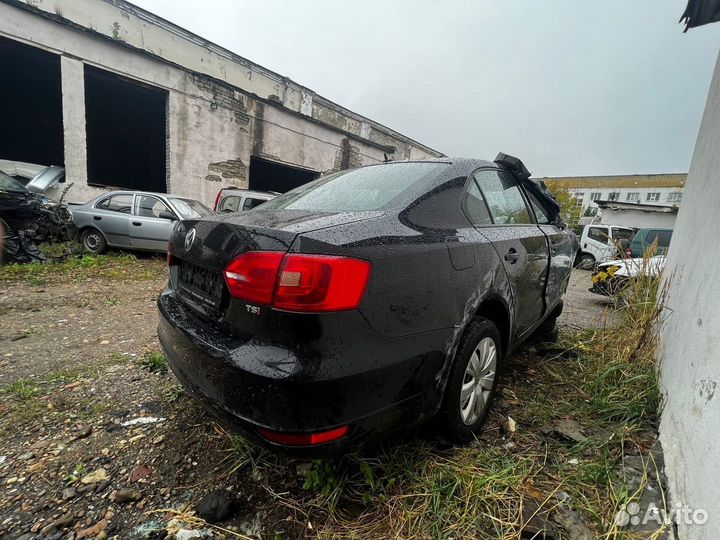 В разборе Volkswagen Jetta 6 2013 1.4 caxa МКПП