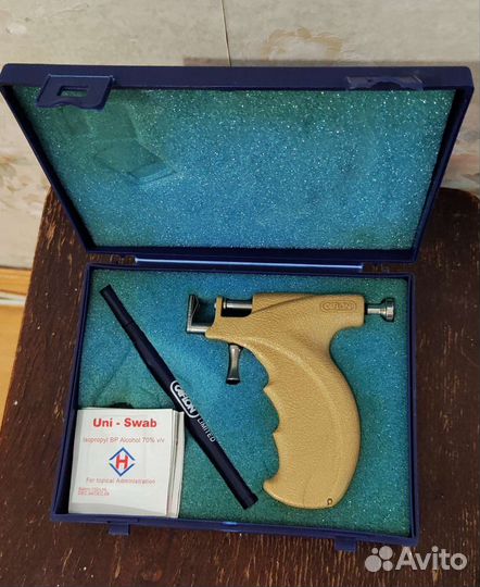 Пистолет для прокола ушей