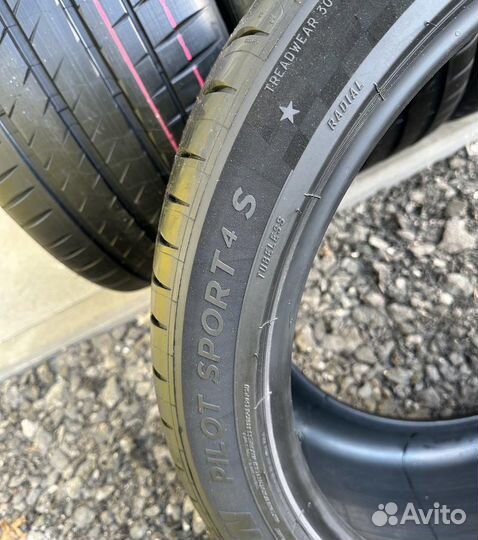 Michelin Pilot Sport 4 S 315/30 R22 и 295/35 R21