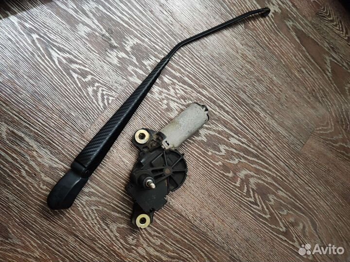 Моторчик заднего дворника toyota