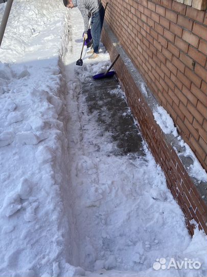 Чистка снега вручную