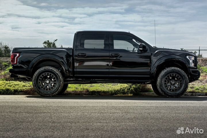 Диски Black Rhino York R17 5x127 на Jeep Wrangler