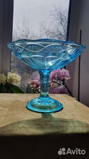 Ваза на ножке купоросное стекло