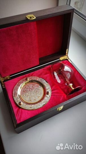 Бокал с блюдцем в золоте