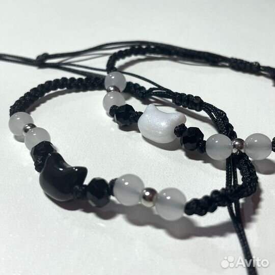 Парные браслеты с бусиной кошки