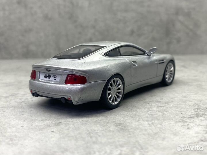 Коллекционная модель Aston Martin Vanquish 1:43