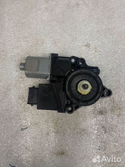 Моторчик свеклоподъёмника передний левый Optima