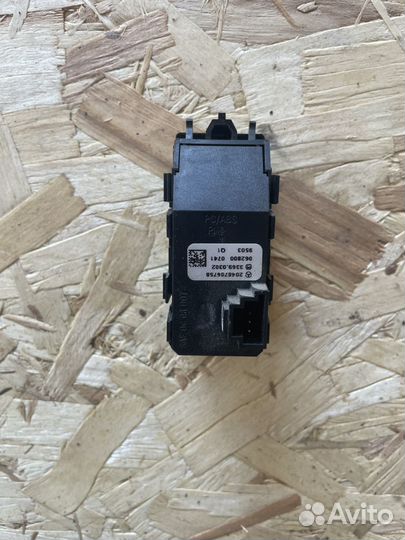 Кнопка аварийной сигнализации Mercedes-Benz X204