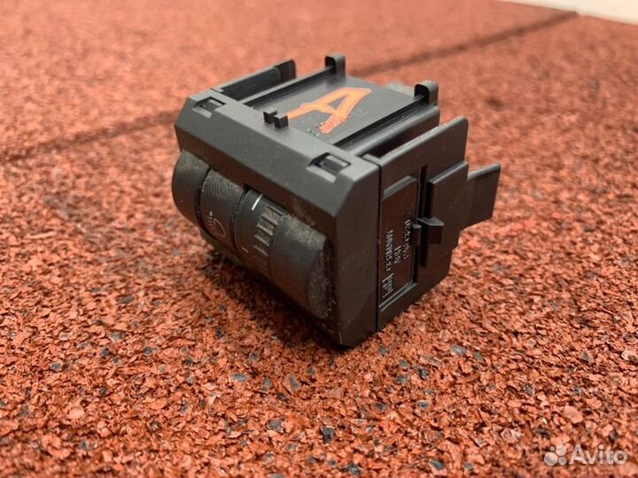 Кнопка корректора фар Skoda Rapid седан cwvb 2017